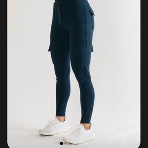 Woman’s Alphalete Cargo Joggers size L Dark Blue